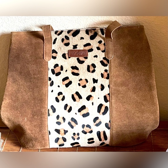 Jane Marie suede leopard print tote with inside pockets - Picture 1 of 6
